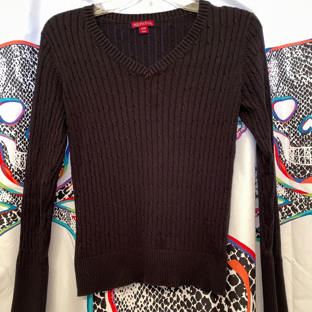 Merona lightweight sweater, soft and comfy!! Ribbed with long cuffs